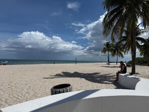 Unclassified image, 5 of 25, button - Luxury 1 Bedroom Suite (Fort Lauderdale)