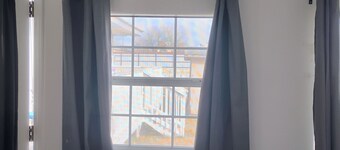 Lovely 1-bedroom farmhouse with AC in charming Buda. Near everything in Buda.