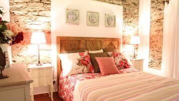 3 slaapkamers, een strijkplank/strijkijzer, gratis wifi, beddengoed