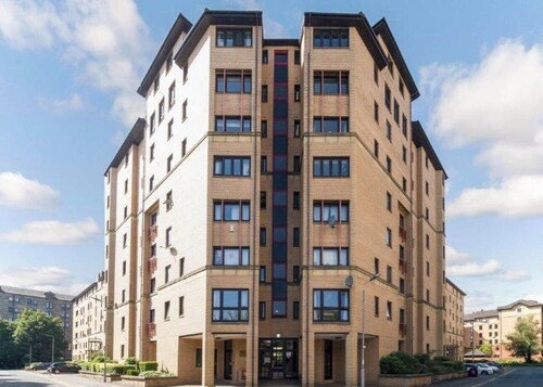 Stylish 2 Bed Duplex with Balcony & Parking Merchant City
