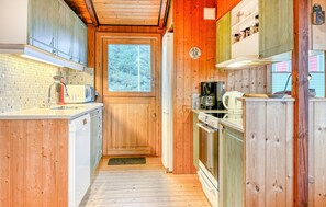 Fridge, stovetop, dishwasher, coffee/tea maker