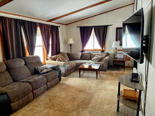 “Hot Tub Retreat in Michigan’s UP , Near Lake Superior & Trails”