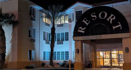 Awesome Resort Condo/Golf & Casino Close with 2 Pools!