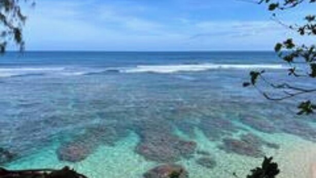 A coastal view with clear water, rocky formations, and a distant horizon. - Hideaways Retreat Villa- North shore princeville (Princeville)