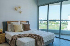 3 habitaciones, tabla de planchar con plancha, internet y ropa de cama 