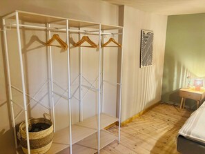 5 bedrooms, travel crib, WiFi, bed sheets