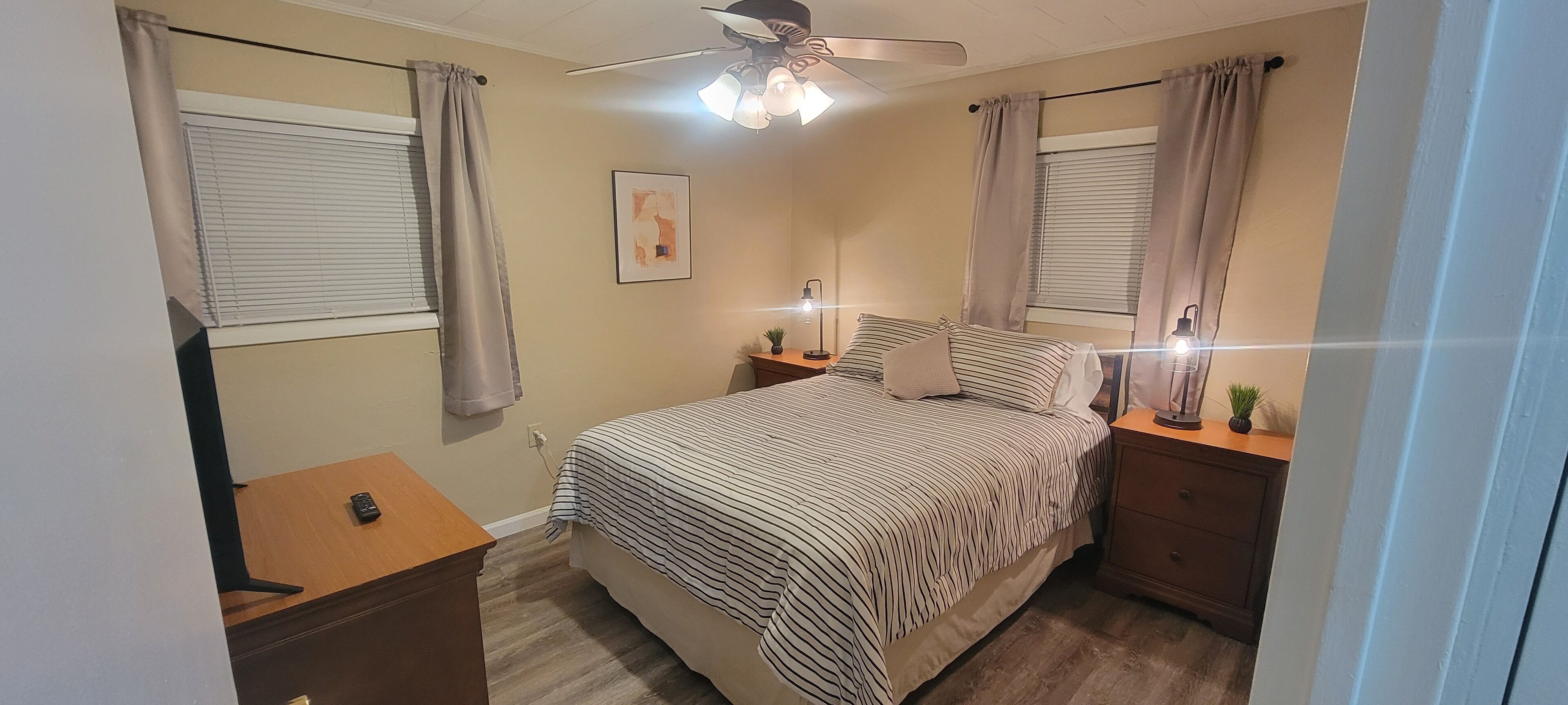 3 chambres, fer et planche à repasser, Wi-Fi gratuit, draps fournis