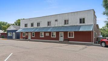 Vista frontal de la propiedad