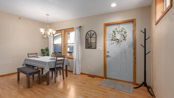 Deluxe Condo | Dining room