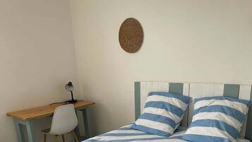 3 bedrooms, desk, iron/ironing board, Internet