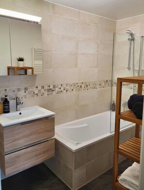 Hair dryer, towels - Soundproof Studio | Perfect for Short & Long Stays (Ferney-Voltaire)