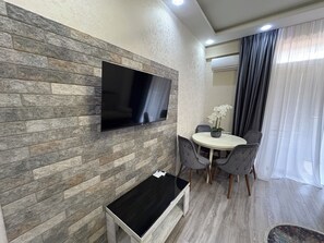 Dining - Cozy 1-bedroom apartment in charming T'bilisi, Saburtalo district (T'bilisi)