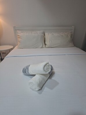 1 habitación, tabla de planchar con plancha, wifi y ropa de cama 