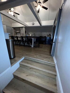 Mikrowelle, Ofen, Herdplatte, Geschirrspüler