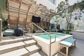 Unclassified image, 2 of 39, button