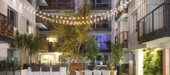 Emerald Garden' Upscale & Serene Retreat Walk to Beach Pool Gym Jacuzzi