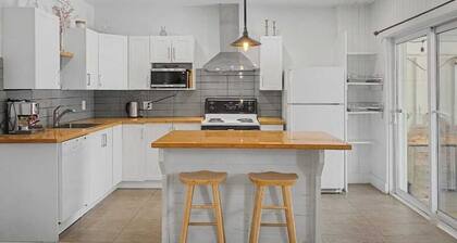 4BR Family | Private Garden | 15 mins to Downtown