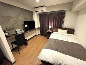 1 bedroom, desk, free WiFi, bed sheets