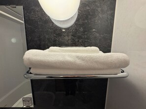 Hair dryer, towels - No parking available Single room with ensuite bathroomAbout 9 minutes walk from Matsumoto station / Matsumoto City Nagano (Matsumoto City)