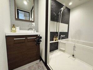 Hair dryer, towels - No parking available  Twin room with ensuite bathroomAbout 9 minutes walk from Matsumoto station / Matsumoto City Nagano (Matsumoto City)