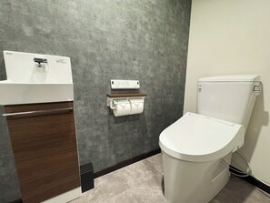 Hair dryer, towels - No parking available  Twin room with ensuite bathroomAbout 9 minutes walk from Matsumoto station / Matsumoto City Nagano (Matsumoto City)