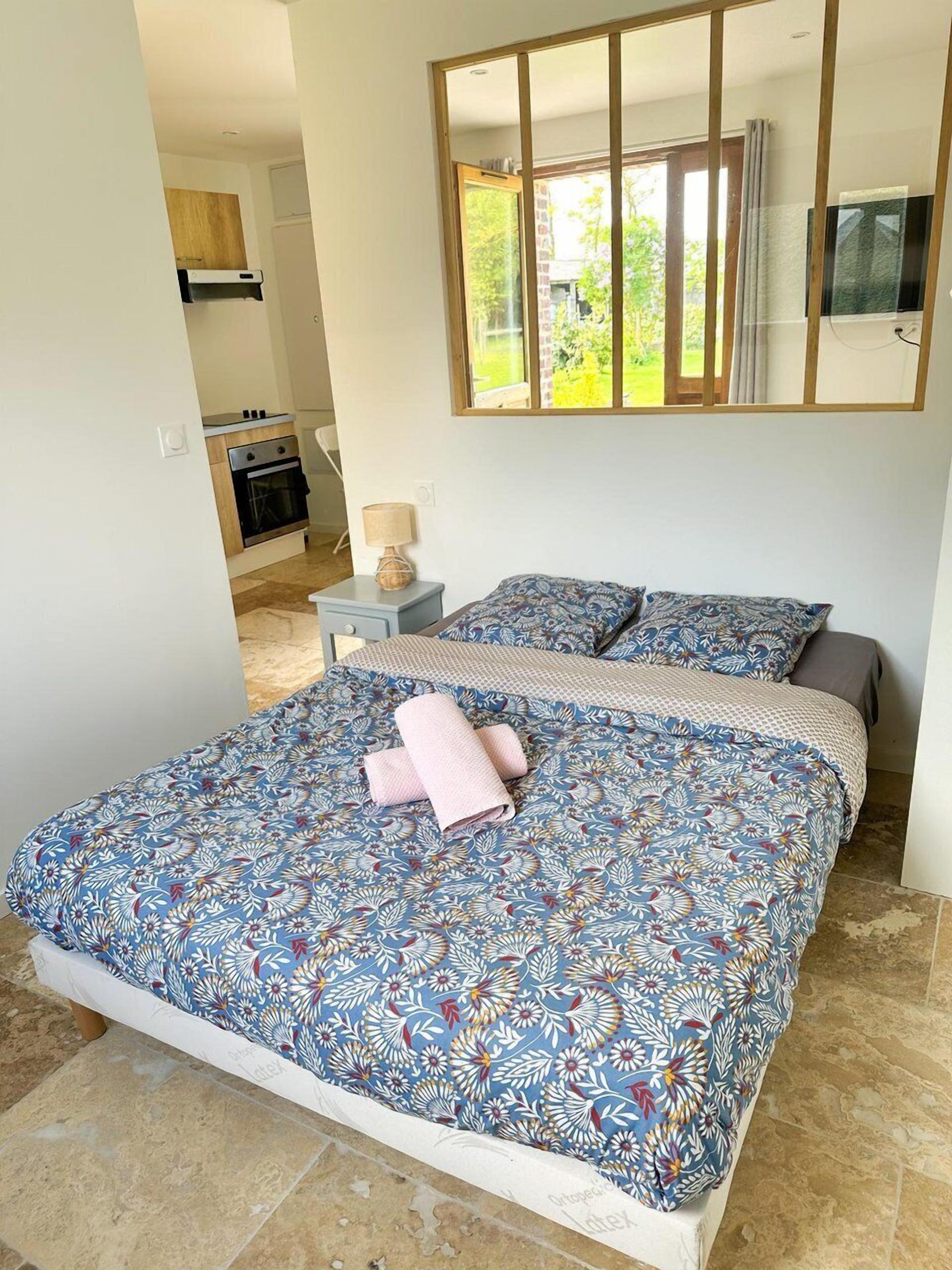1 bedroom, internet, bed sheets