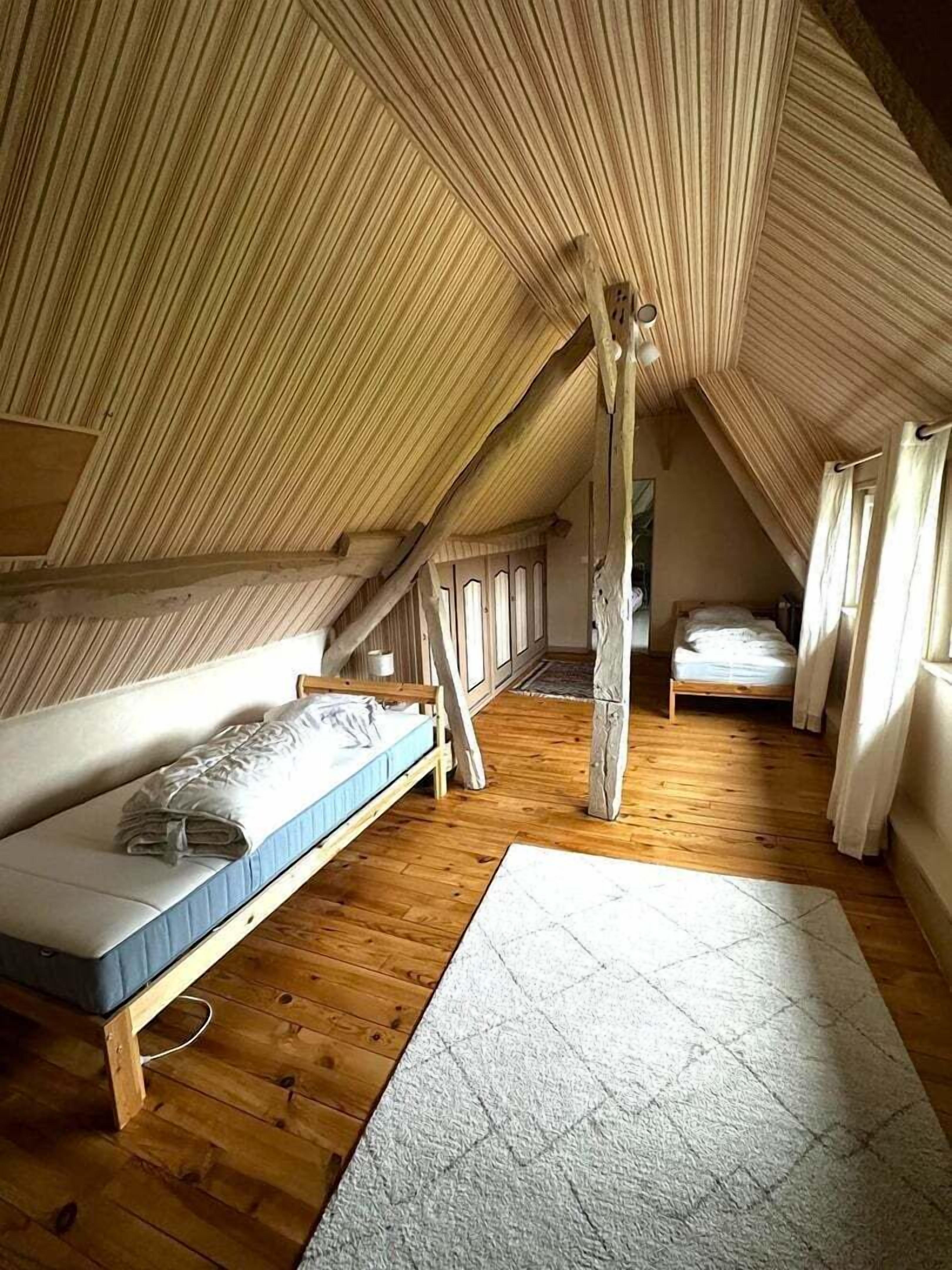 4 habitaciones, acceso a internet y ropa de cama 