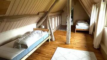 4 habitaciones, acceso a internet y ropa de cama