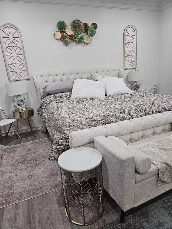 5 bedrooms, WiFi, bed sheets