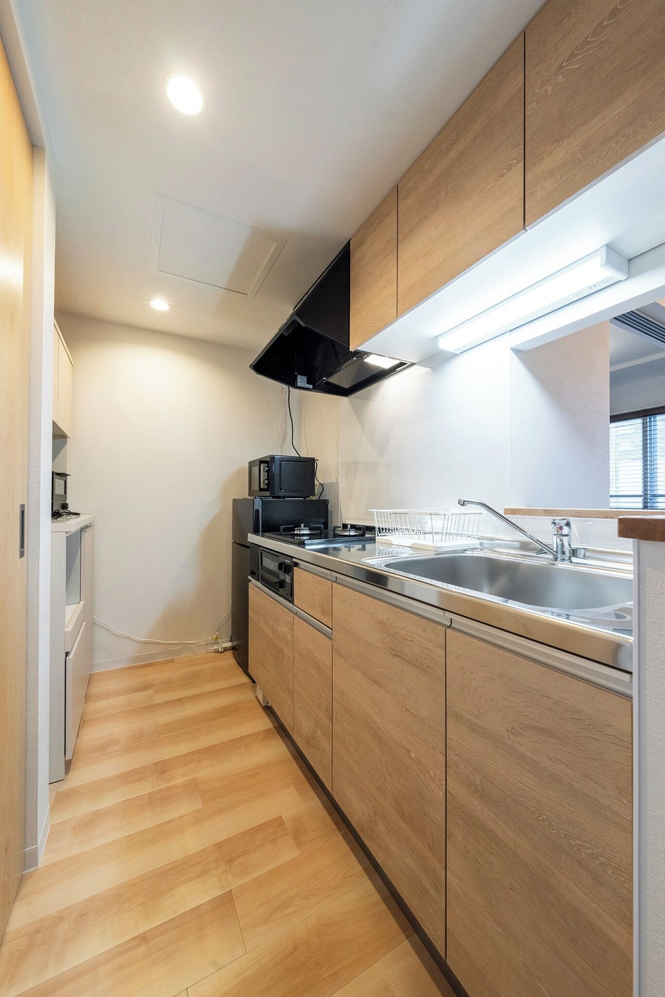 Fridge, microwave, stovetop, cookware/dishes/utensils