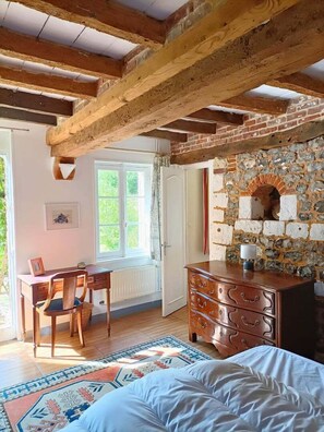 4 bedrooms, Internet, bed sheets