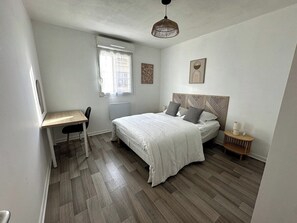 2 bedrooms, internet, bed sheets