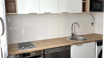 Réfrigérateur, micro-ondes, four, lave-vaisselle