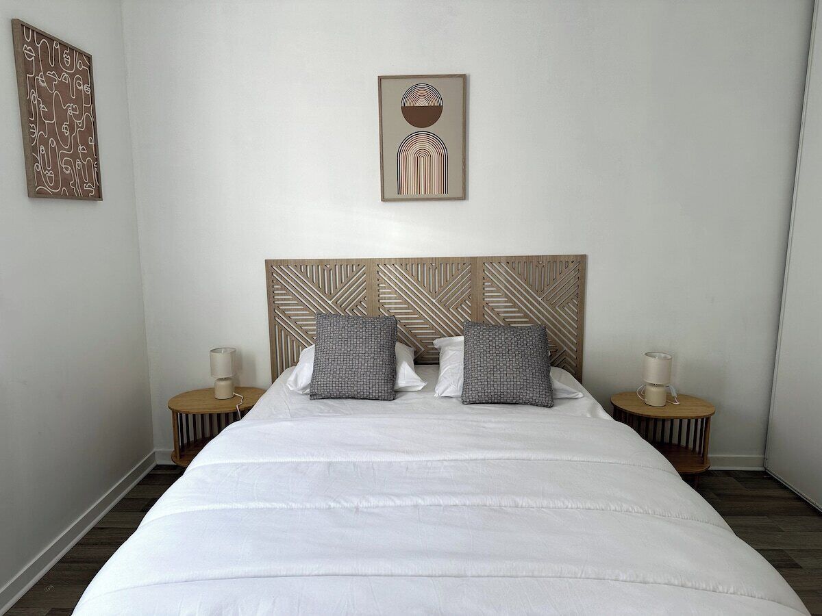 2 bedrooms, internet, bed sheets