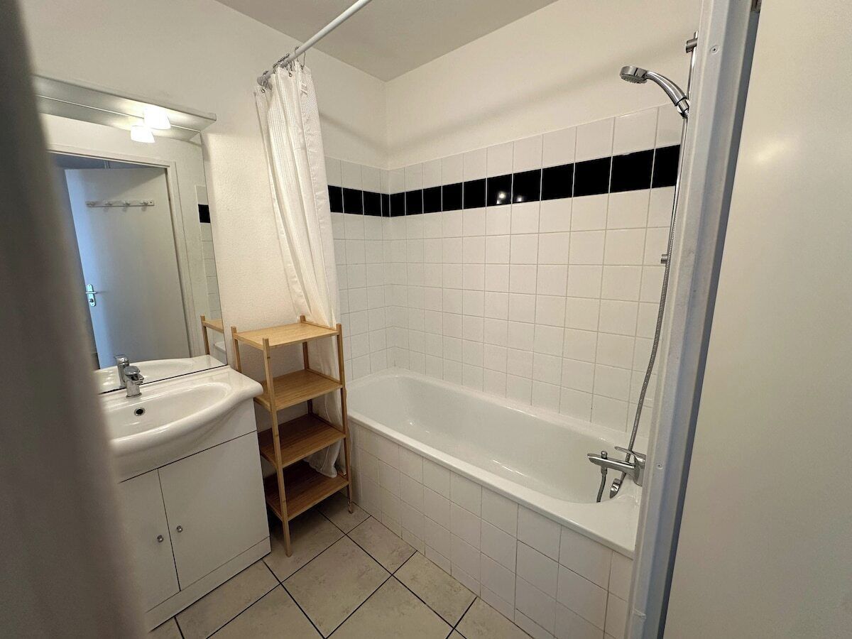 Een douche, een haardroger, handdoeken