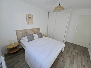 2 bedrooms, internet, bed sheets