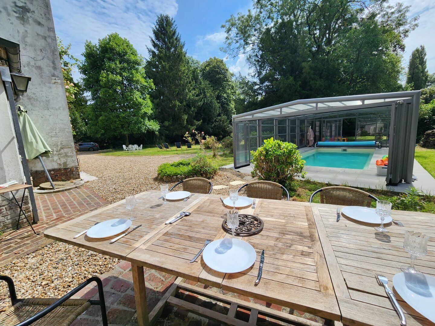 Outdoor dining