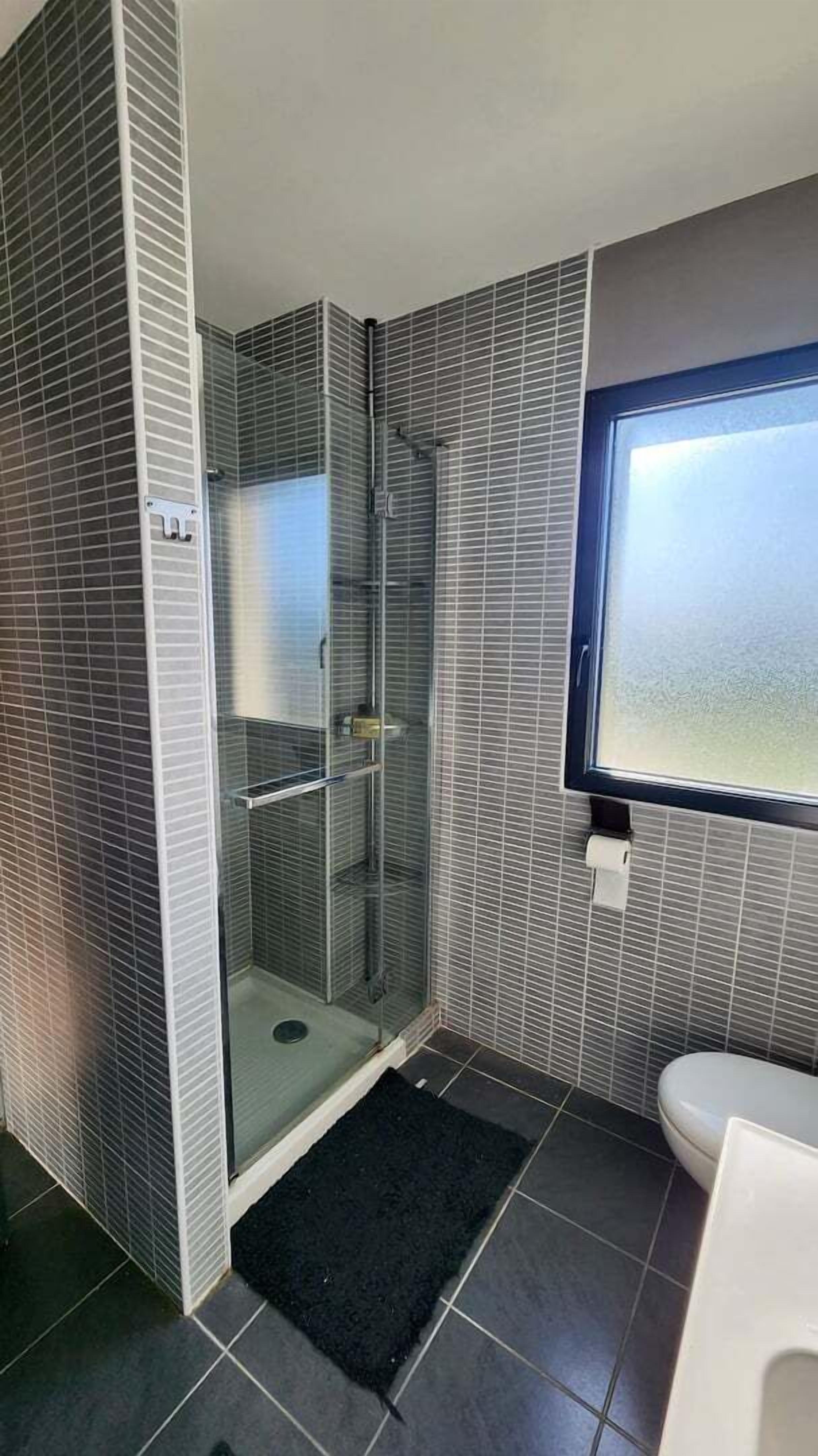 Douche, serviettes fournies