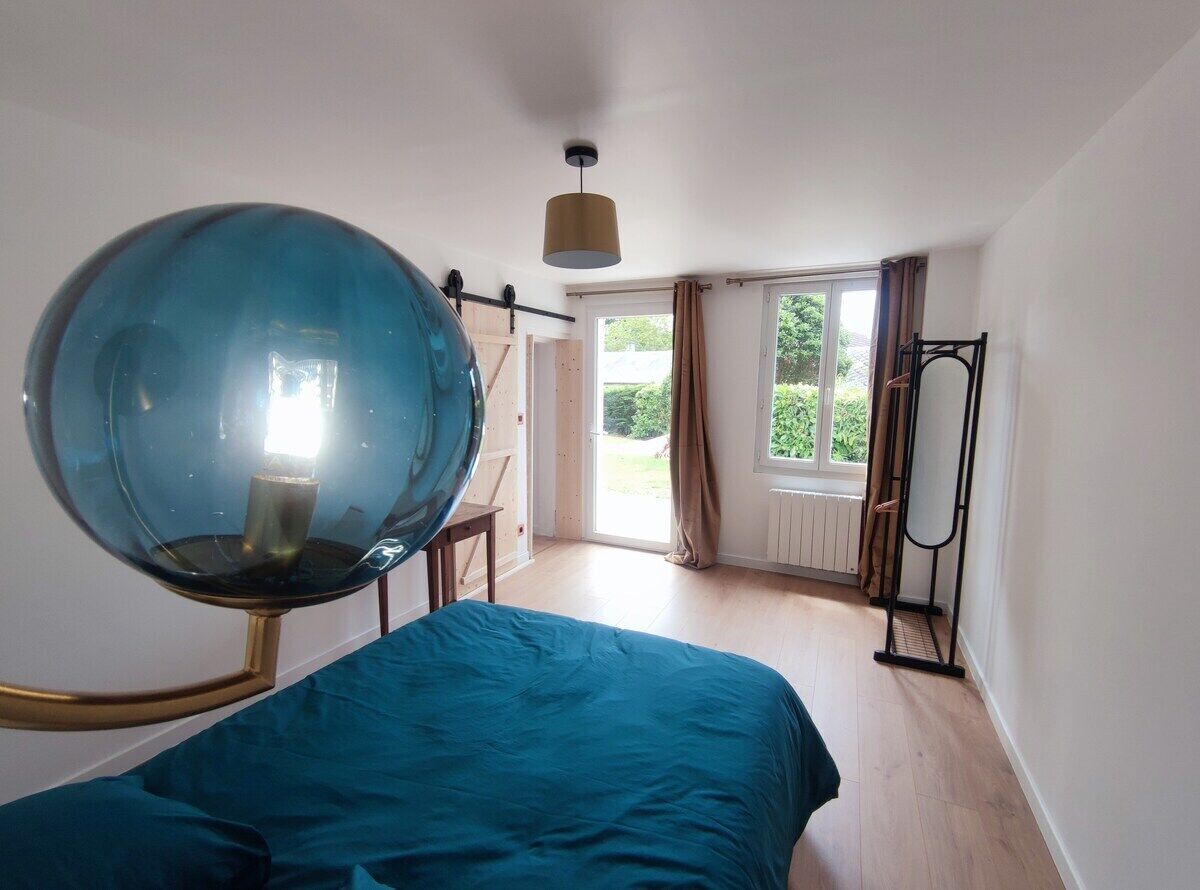 2 bedrooms, internet, bed sheets