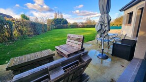 Outdoor dining - The countryside at the edge of the sea (Manneville-ès-Plains)