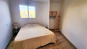 3 bedrooms, Internet, bed sheets - The countryside at the edge of the sea (Manneville-ès-Plains)