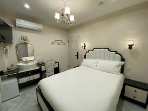 2 bedrooms, bed sheets