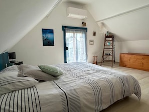 3 bedrooms, internet, bed sheets