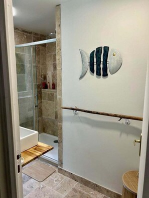 Shower, hair dryer, towels - Sea and countryside in Normandy (Saint-Martin-aux-Buneaux)