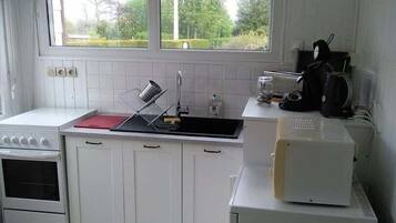 雪櫃、微波爐、焗爐、爐具