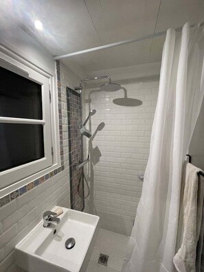 Shower, hair dryer, towels - Anchoring, cottage near the sea (Sotteville-sur-Mer)