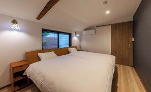 5 bedrooms, desk, free WiFi, bed sheets