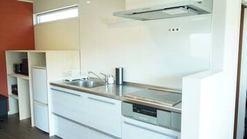 Fridge, microwave, stovetop, cookware/dishes/utensils