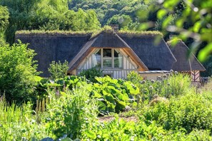 Unclassified image, 3 of 37, button - The Farmer's House (Caudebec-en-Caux)