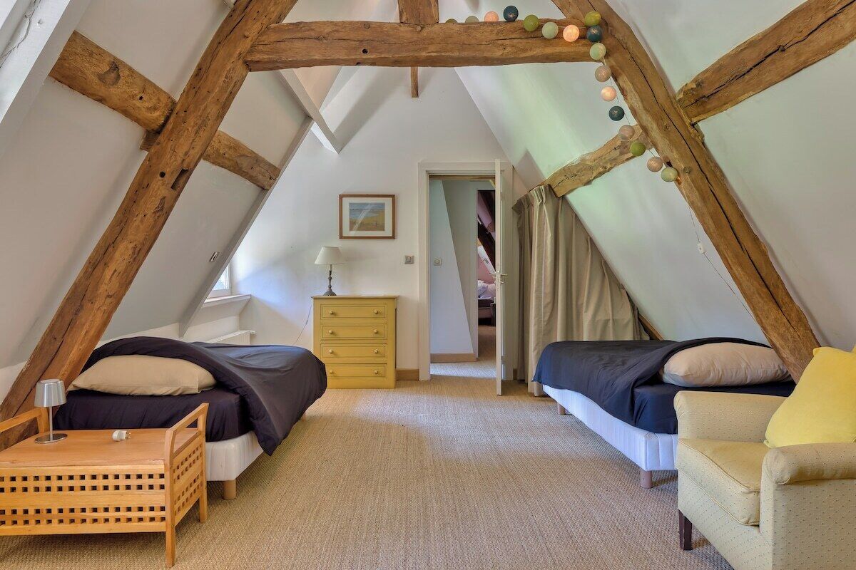 4 bedrooms, internet, bed sheets